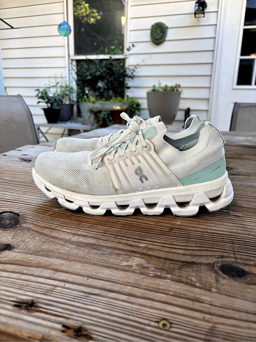 On Cloudflow Women’s Size 10 White Mint Green CloudTec Running Shoes